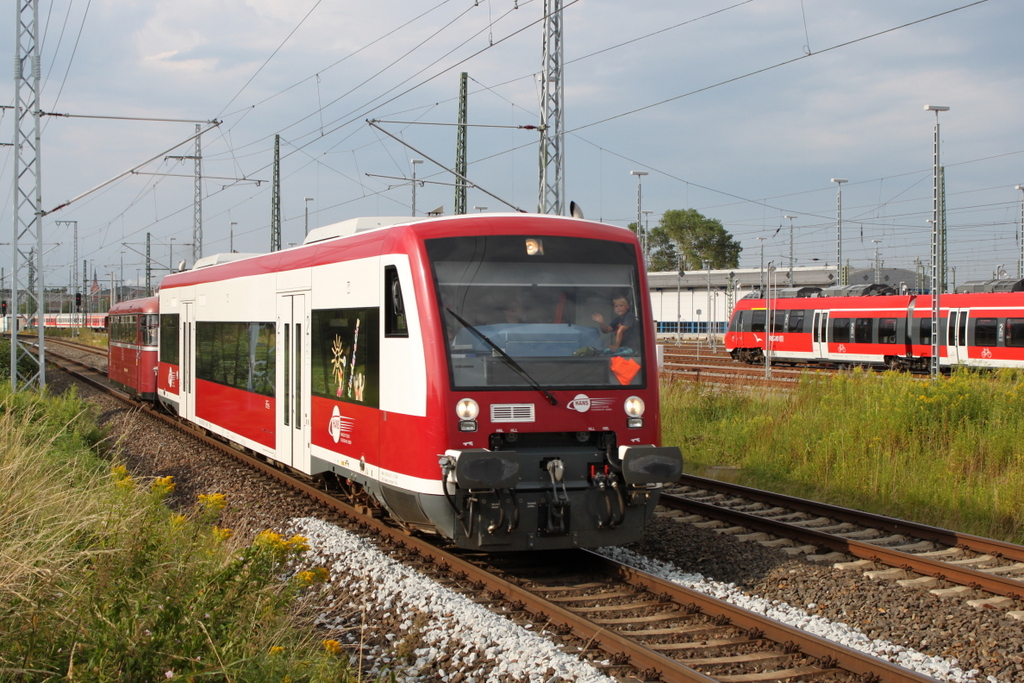650 567-0+798 610-1 als Sonderzug(Warnem�nde-Pritzwalk)bei der Ausfahrt im Rostocker Hbf.08.08.2015
