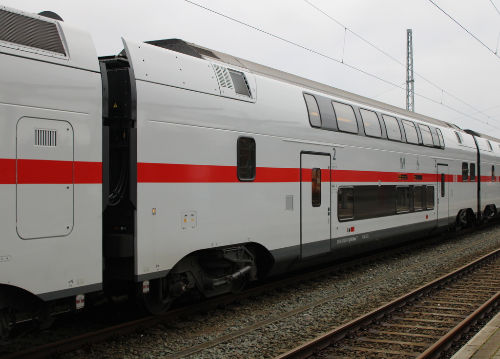 93 85 4110 117-1 CH-DB DBpzda 110.D am 07.03.2020 im Rostocker Hbf.