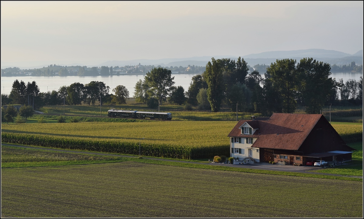 ABDe 4/4 des Vereins historische Mittelthurgaubahn etwas abseits der alten Strecke bei Triboltingen am Untersee. Ein wenig wie in alten Tagen. September 2016.