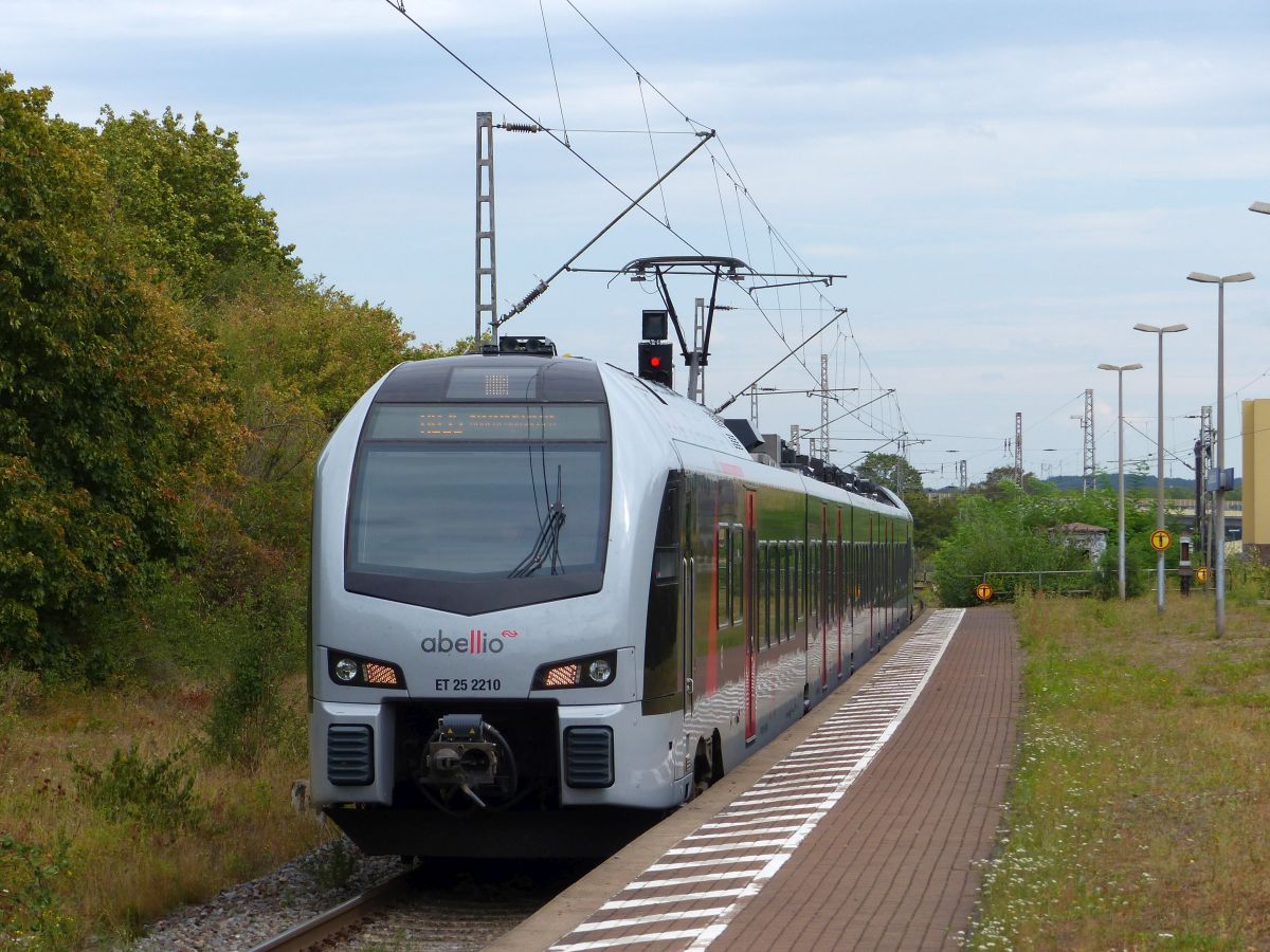 Abellio Triebzug ET 25 2206 Gleis 2 Duisburg-Hochfeld S�d 21-08-2020.

Abellio treinstel ET 25 2206 spoor 2 Duisburg-Hochfeld S�d 21-08-2020.