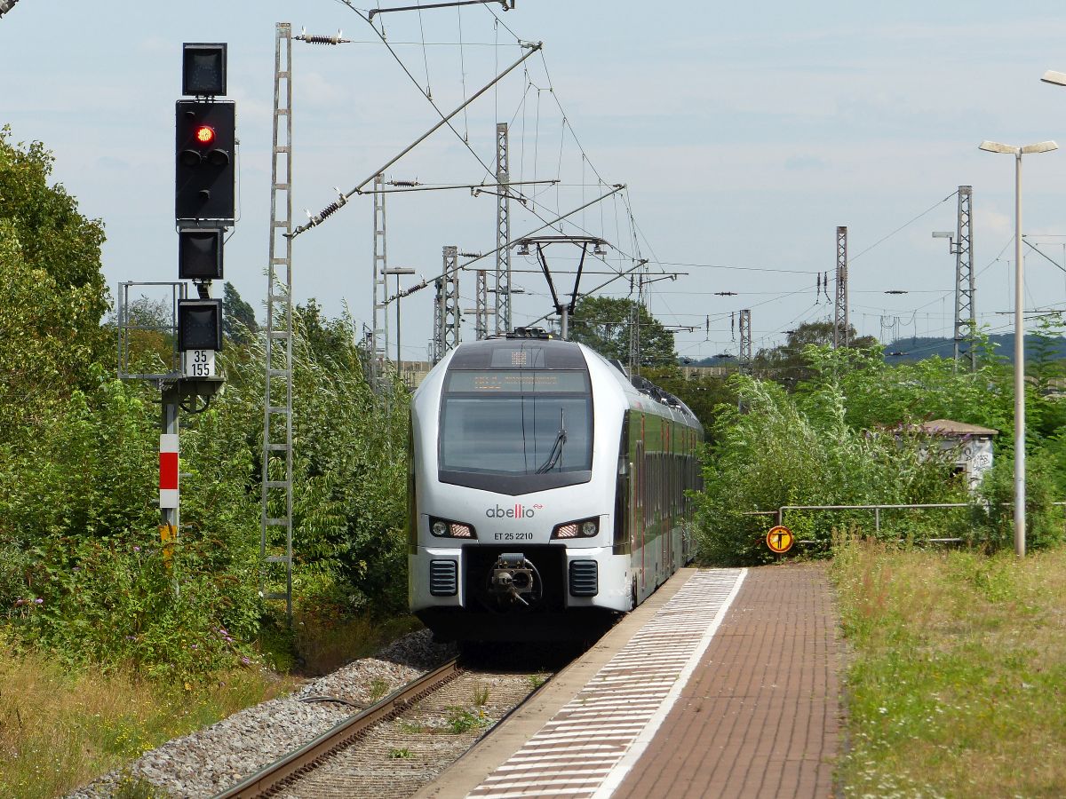 Abellio Triebzug ET 25 2206 Gleis 2 Duisburg-Hochfeld S�d 21-08-2020. 


Abellio treinstel ET 25 2206 spoor 2 Duisburg-Hochfeld S�d 21-08-2020.