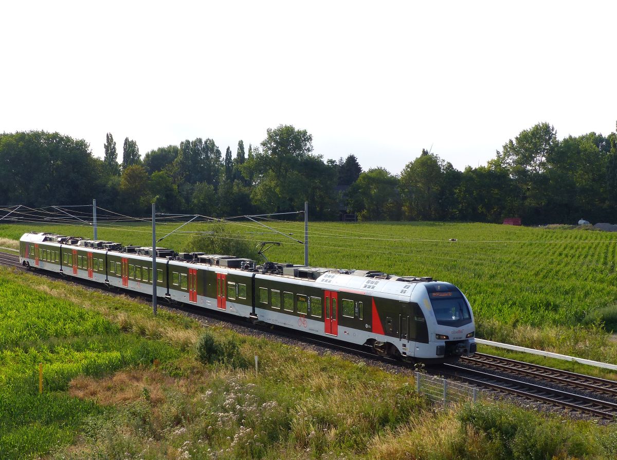 Abellio Triebzug ET 25 2307 Baumannstrasse, Praest bei Emmerich am Rhein 06-07-2018.

Abellio treinstel ET 25 2307 Baumannstrasse, Praest bij Emmerich 06-07-2018.