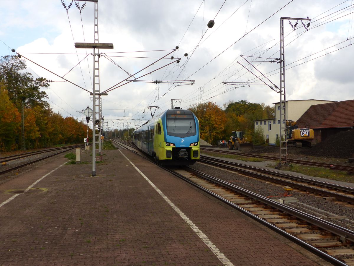 Abellio Westfalenbahn Triebzug ET 402 Salzbergen 02-11-2018.

Abellio Westfalenbahn treinstel ET 402 Salzbergen 02-11-2018.