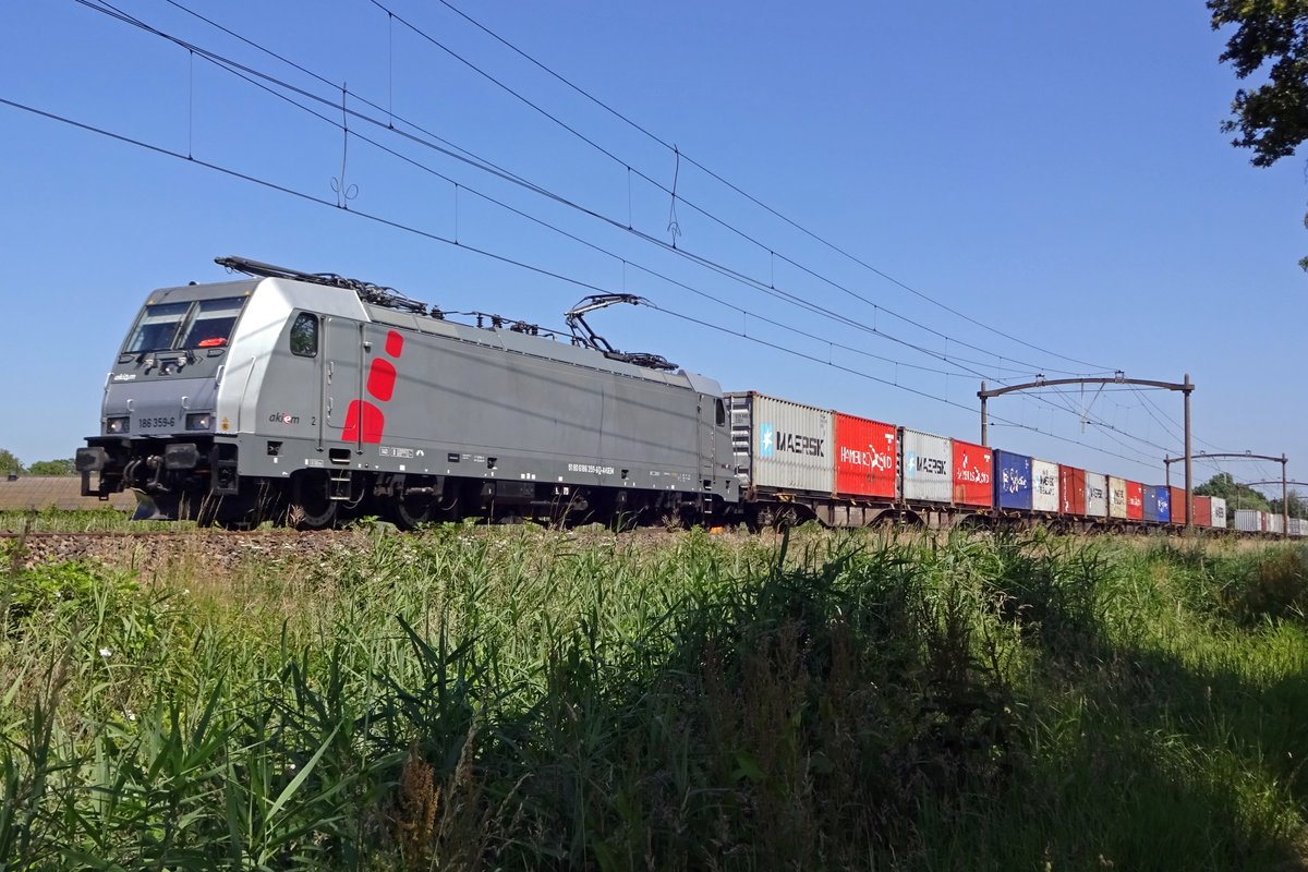 Akiem 186 359 durchfahrt am 28 juni 2019 mit ein KLV Oisterwijk.