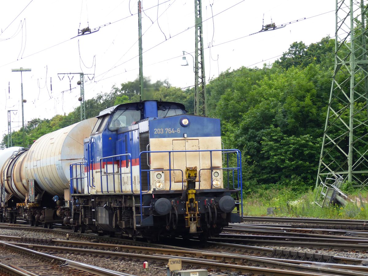 ALS (Alstom Lokomotiven Service GmbH) Diesellok 203 764-6 vermietet an Chemion. Rangierbahnhof K�ln Gremberg 08-07-2016.

ALS (Alstom Lokomotiven Service GmbH) dieselloc 203 764-6 gehuurd door Chemion. Rangeerstation Keulen Gremberg 08-07-2016.