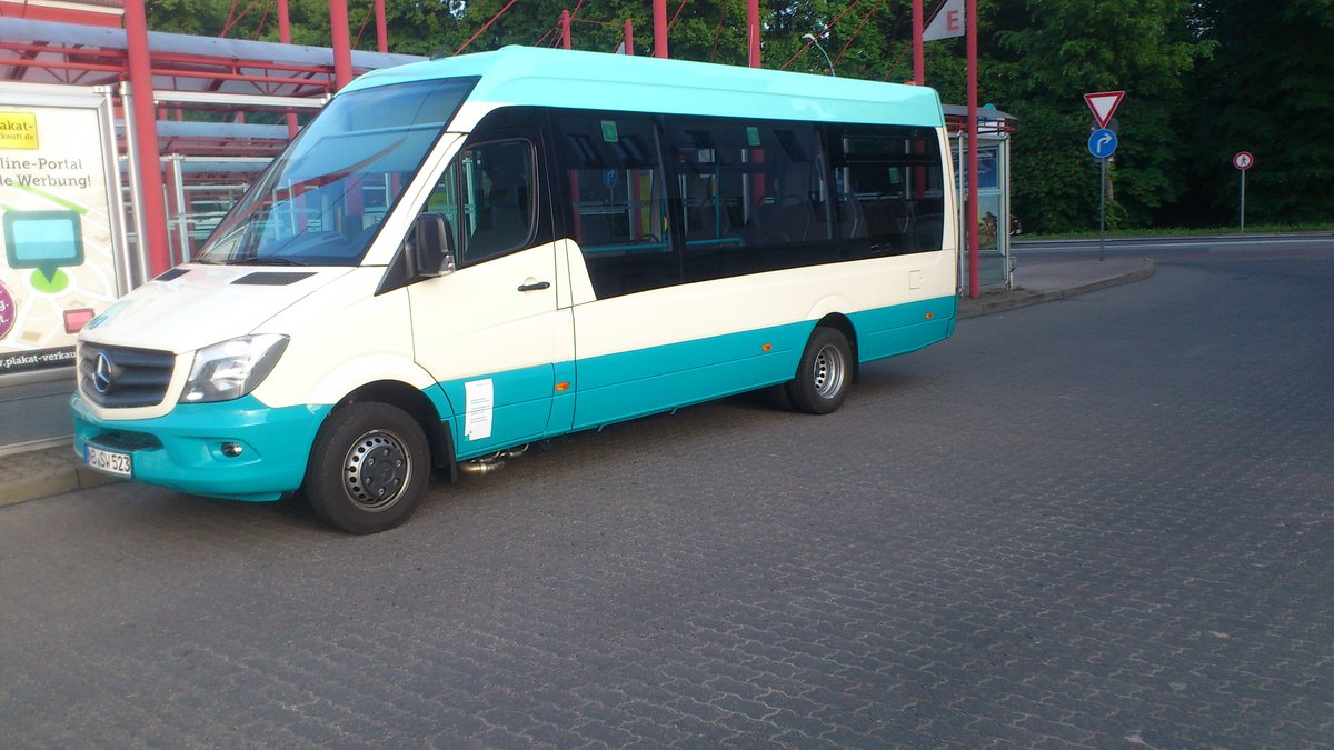 ....also das sind dann die j�ngsten Fahrzeuge der NEU SW Flotte NB SW 523/524 
