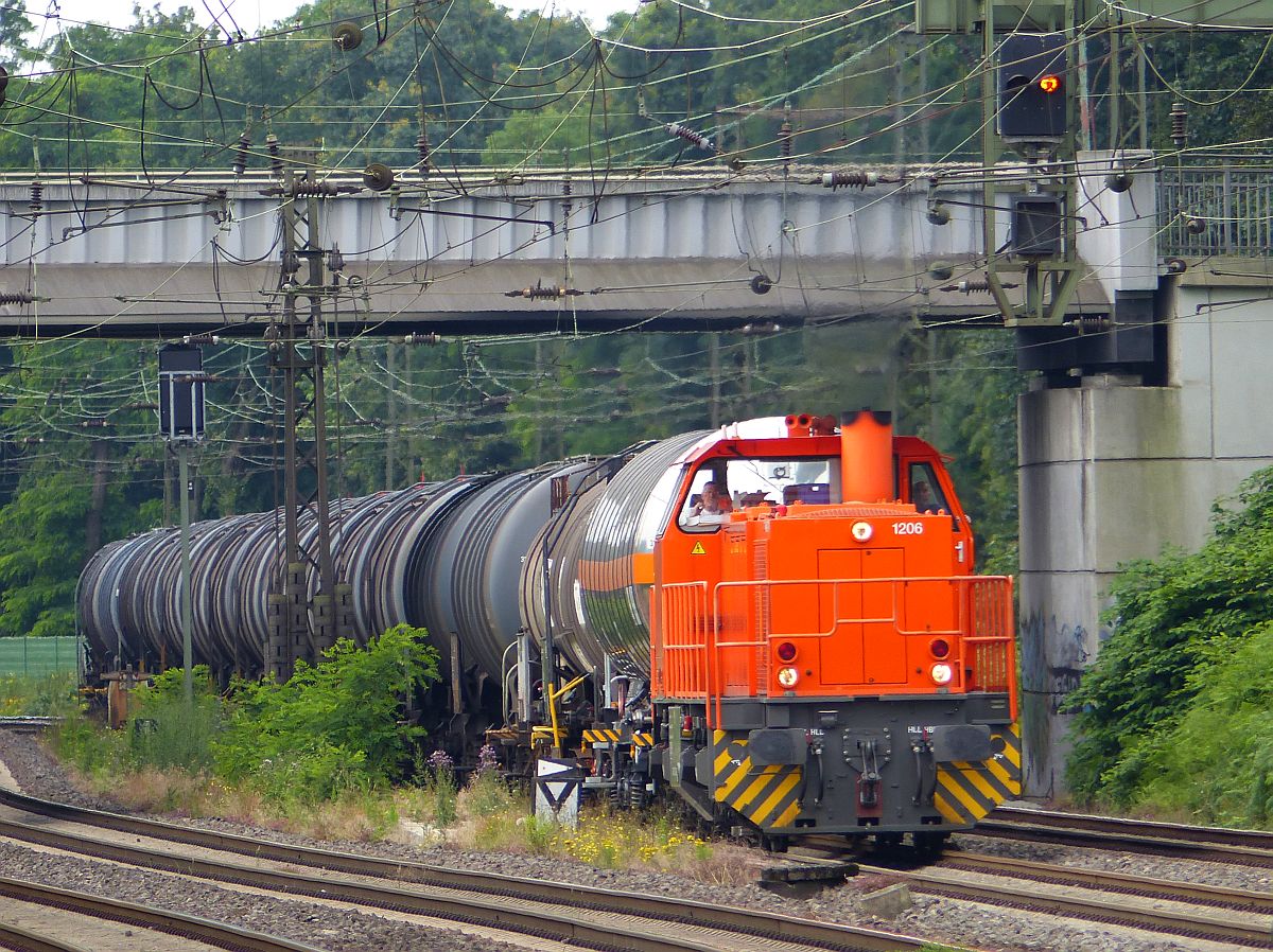Alstom Mak G1206 Diesellok 92 80 1275 002-4 D-ALS Forsthausweg, Duisburg 08-07-2016.

Alstom Mak G1206 dieselloc 92 80 1275 002-4 D-ALS Forsthausweg, Duisburg 08-07-2016.