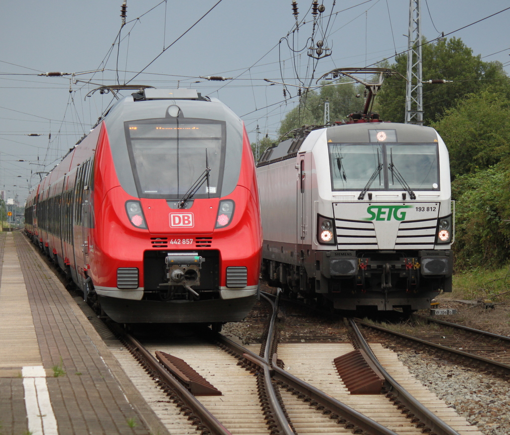 am 07.08.2015 trafen sich 442 857+193 812 im Bahnhof Rostock-Bramow.