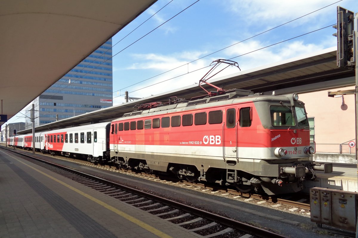 Am 10 Mai 2018 steht 1142 632 in Linz Hbf.