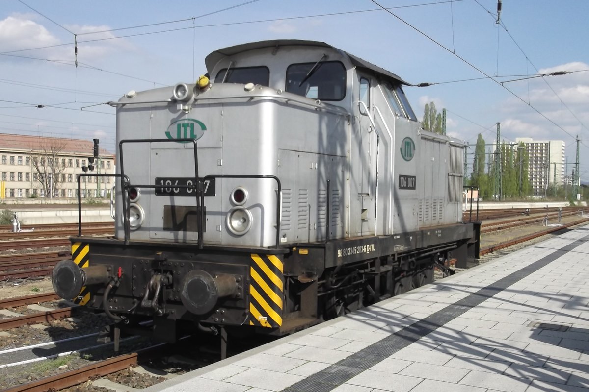 Am 11 April 2014 macht ITL 106 007 sich leise in Dresden Hbf. 