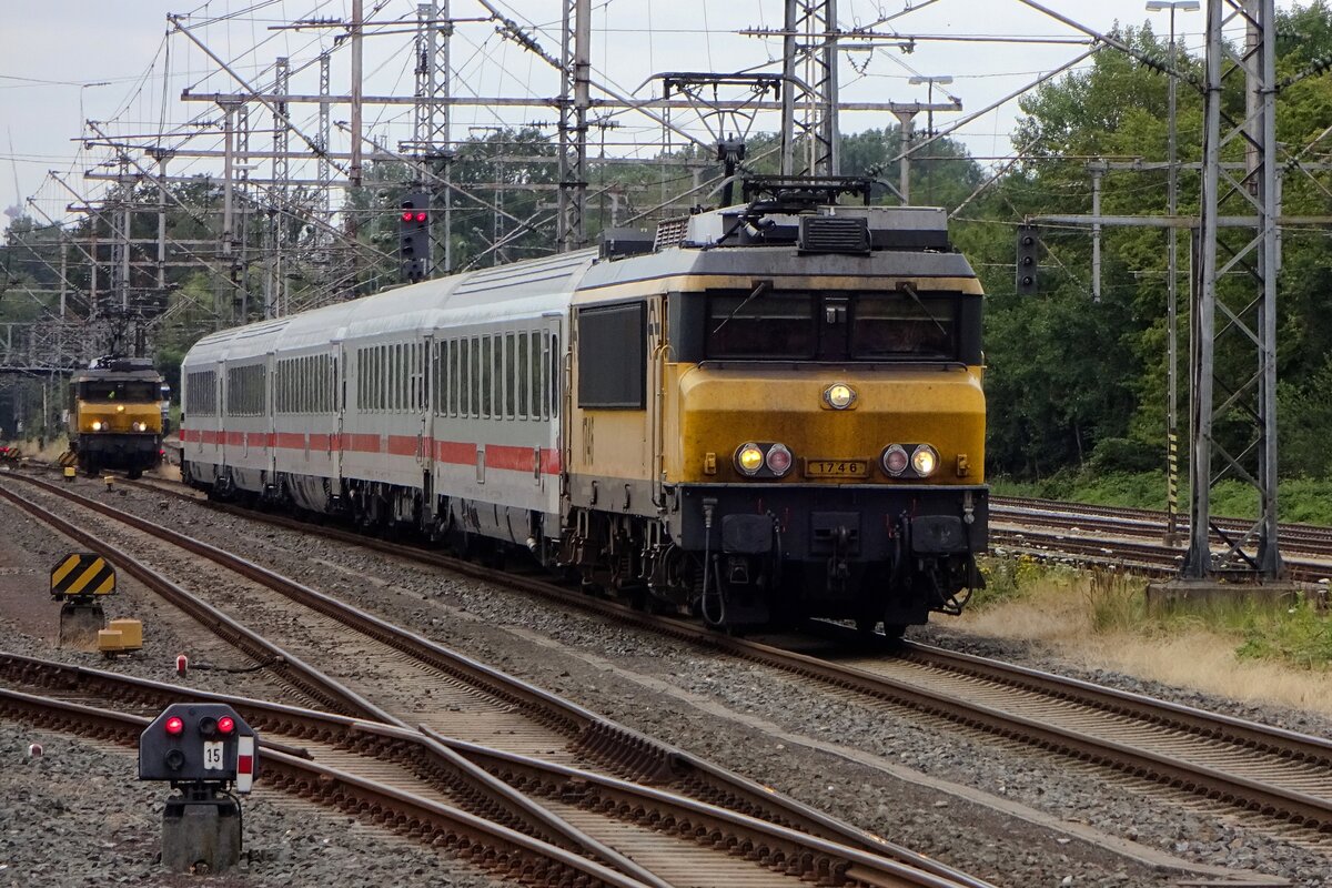 Am 15 Juli 2019 steht NS 1746 mit ein IC-Berlijn abgestellt in Bad bentheim. Die Weiterfahrt nach Rheine, Minden und Berlin wurde wegen ein Personalunfall zwischen Salzbergen und Bad Bentheim storniert und der Zug wartet den Rückfahrt nach Amsterdam ab.