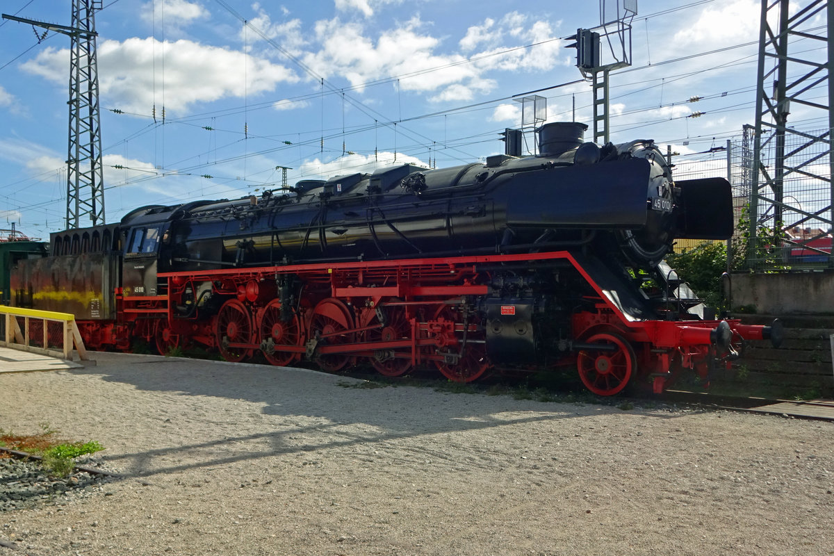 Am 16 September 2019 wurde 45 010 ins DB-Museum in Nürnberg fotografiert.