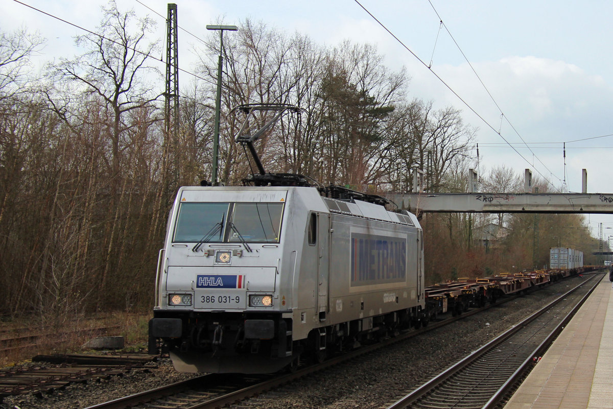 Am 16.03.2020 kam die METRANS 386 031-9 durch Tostedt, mit ein paar Container und ...