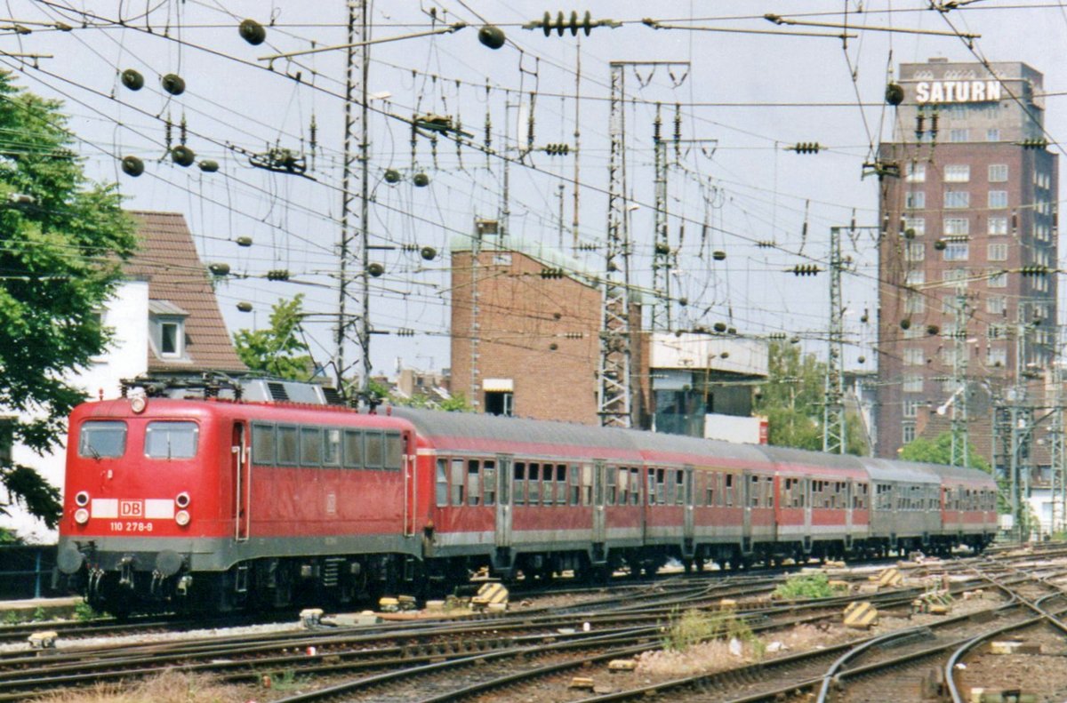 Am 19 April 2004 treft 110 278 in Köln Hbf ein.