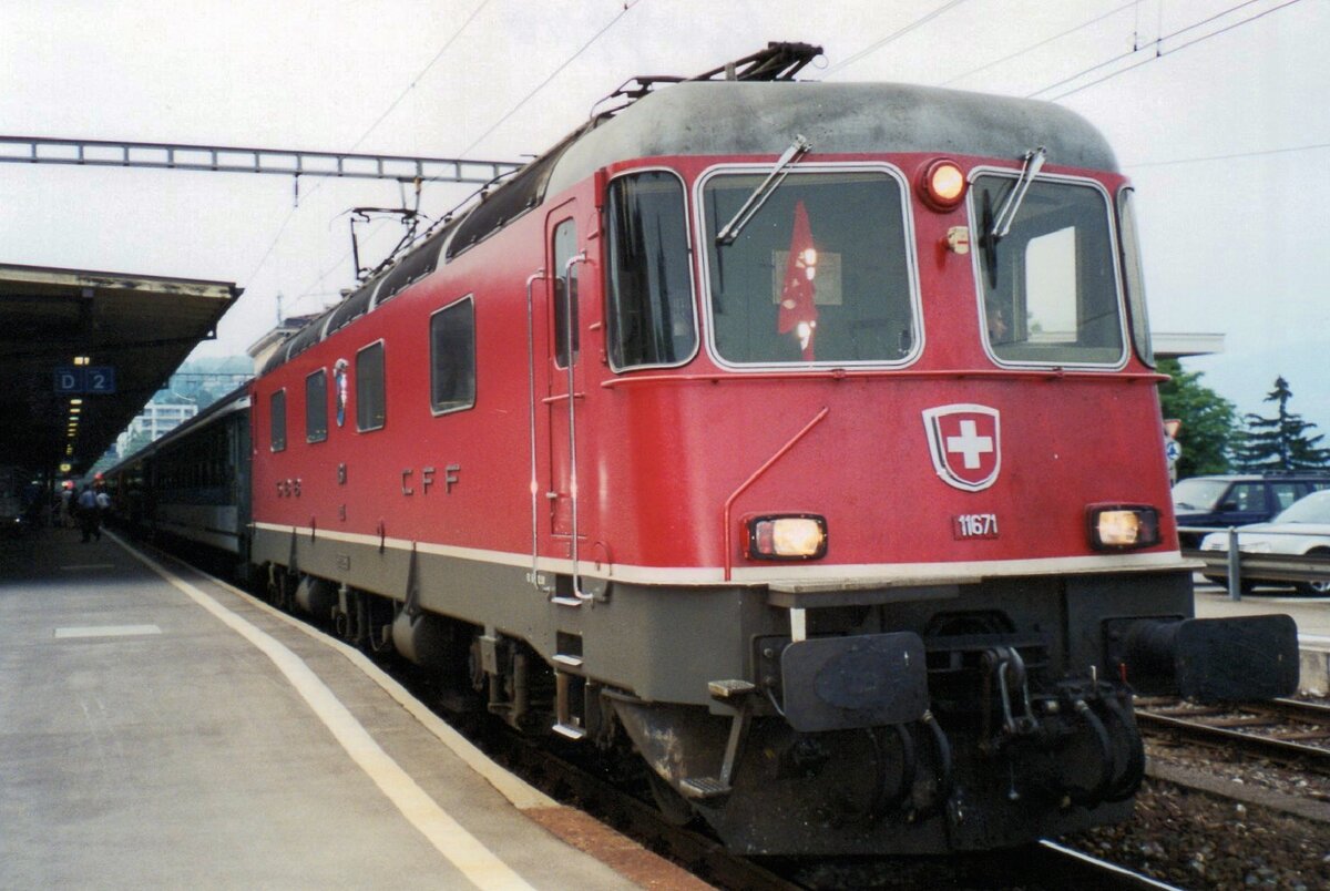 Am 19 Juni 2001 steht 11671 in Lugano.