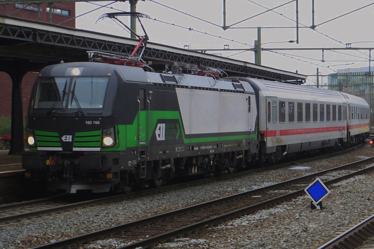 Am 2 Dezember 2020 treft ELL/NSR 193 766 mit der IC-Berlijn in Deventer ein. Dies war der 1.Probebetrieb für Vectronen in Dienst bei NS Reizigers um zzt die 1700er zu ersetzen. 