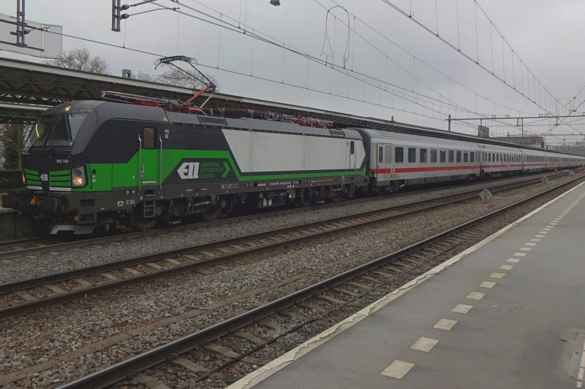 Am 2 Dezember 2020 treft ELL/NSR 193 766 mit der IC-Berlijn in Deventer ein. Dies war der 1.Probebetrieb für Vectronen in Dienst bei NS Reizigers um zzt die 1700er zu ersetzen. 