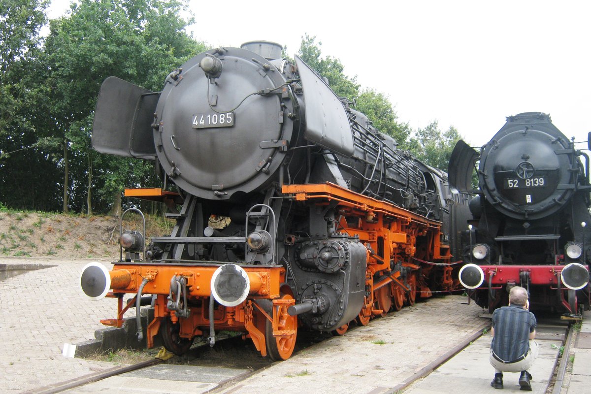 Am 2 September 2012 steht 44 1085 ins Bw Beekbergen bei der VSM. 