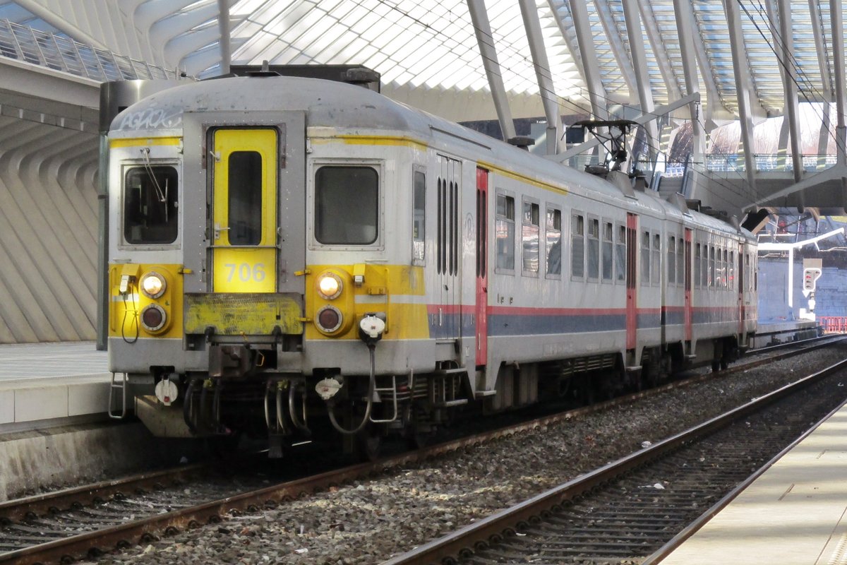 Am 20 Jänner 2017 steht 706 in Lüttich-Guillemins.