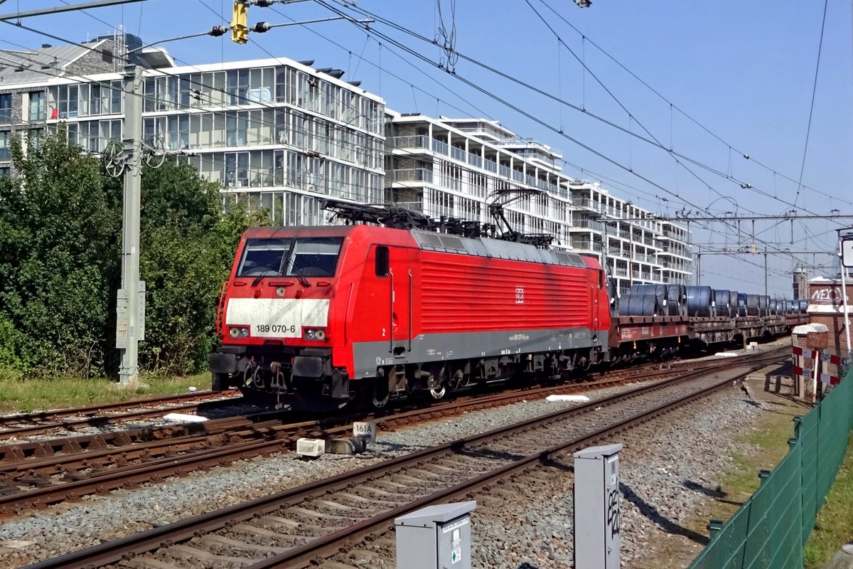 Am 22 Augustus 2019 rollt ein Stahlzug mit 189 070 in Nijmegen ein. 