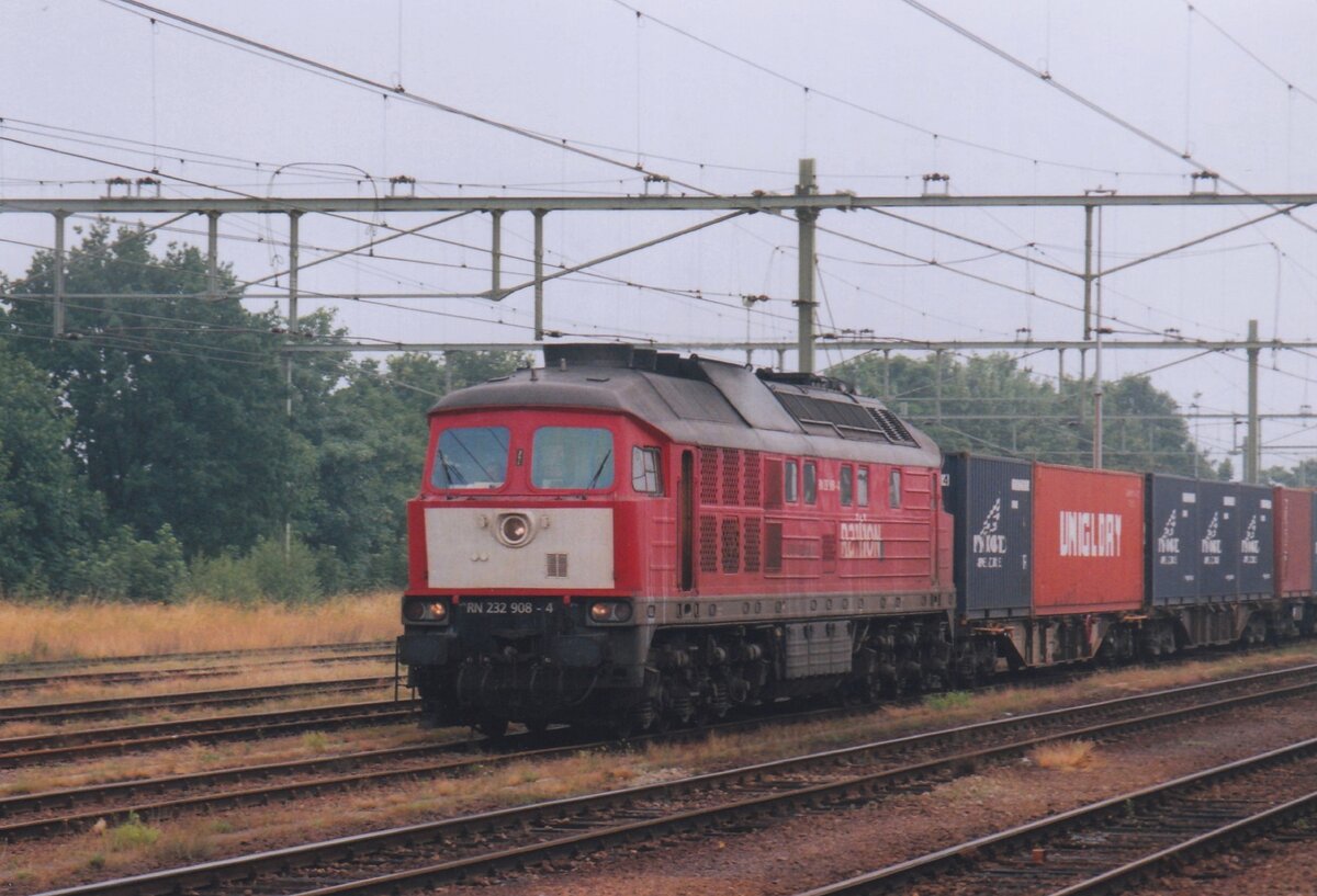 Am 23 Jänner 2003 wartet 232 908 mit deren Containerzug in Nijmegen auf die Weiterfahrt.