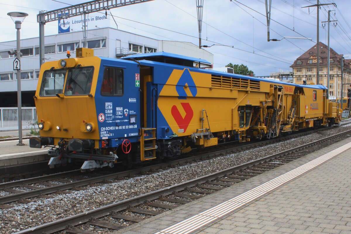 Am 23 Juni 2024 spielte das wetter nicht mit in Pratteln, wo BNA 665 in Bahnarbeiten eingesetzt wurde. 