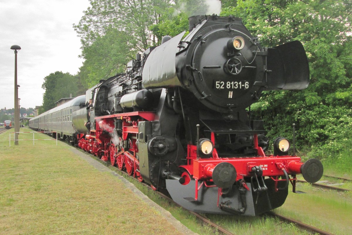 Am 23 Mai 2015 steht 52 8131 mit ein Sonderzug in Nossen.