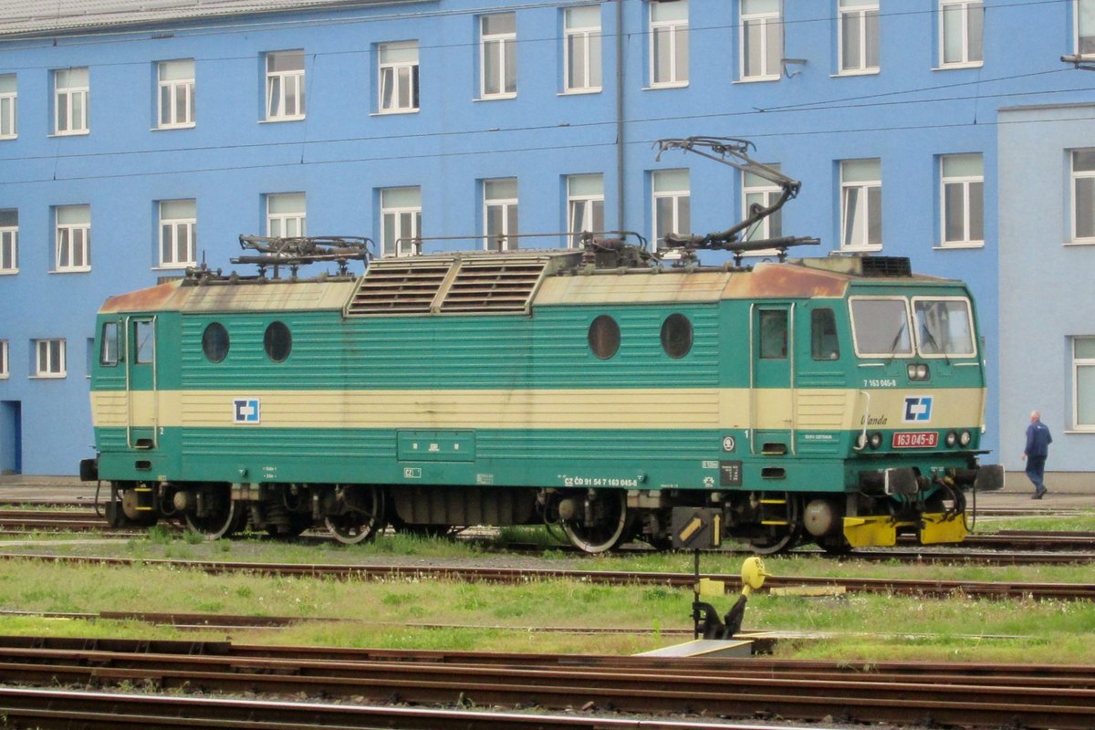 Am 23 September 2016 steht 163 045 in Ostrava hl.n. 