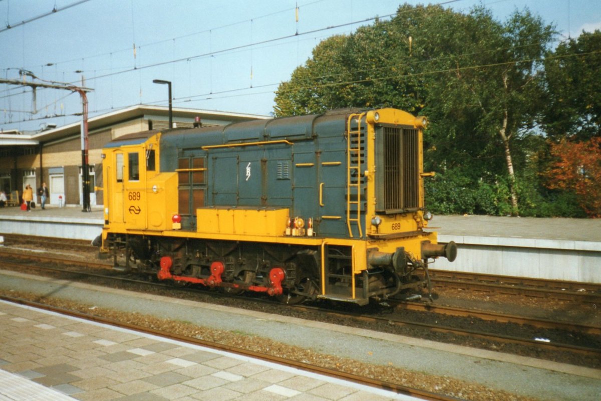 Am 25 Mai 2000 steht NS 689 in Venlo.