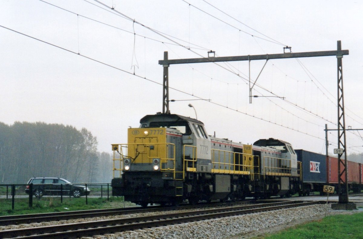 Am 25 Oktober 2008 durchfahrt 7772 mit ein KLV Alverna.