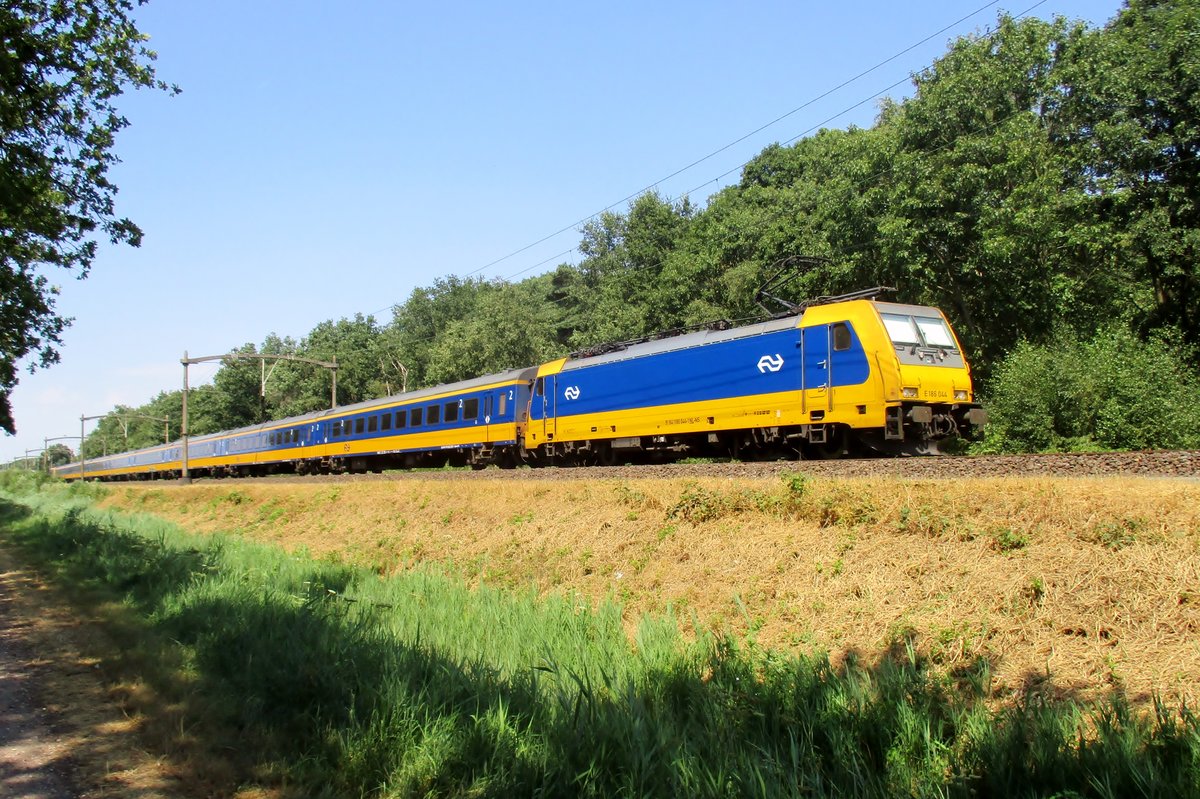 Am 26 Juli 2018 passiert 186 044 Tilburg Oude Warande.