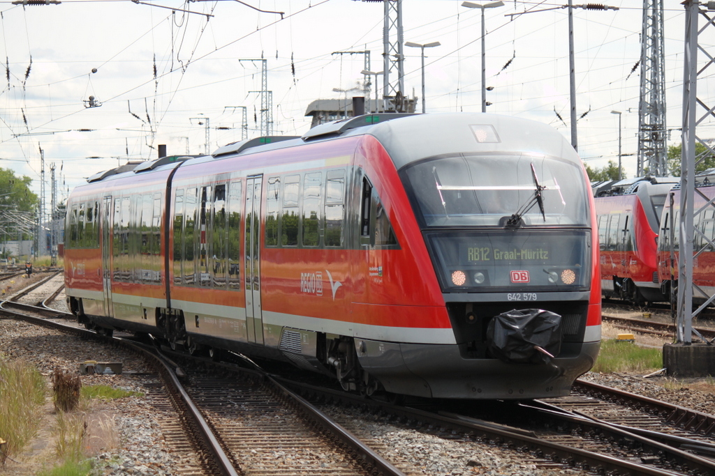 am 26.06.2015 war der ex N�rnberger 642 579-6 als RB12 im Rostocker Hbf unterwegs.