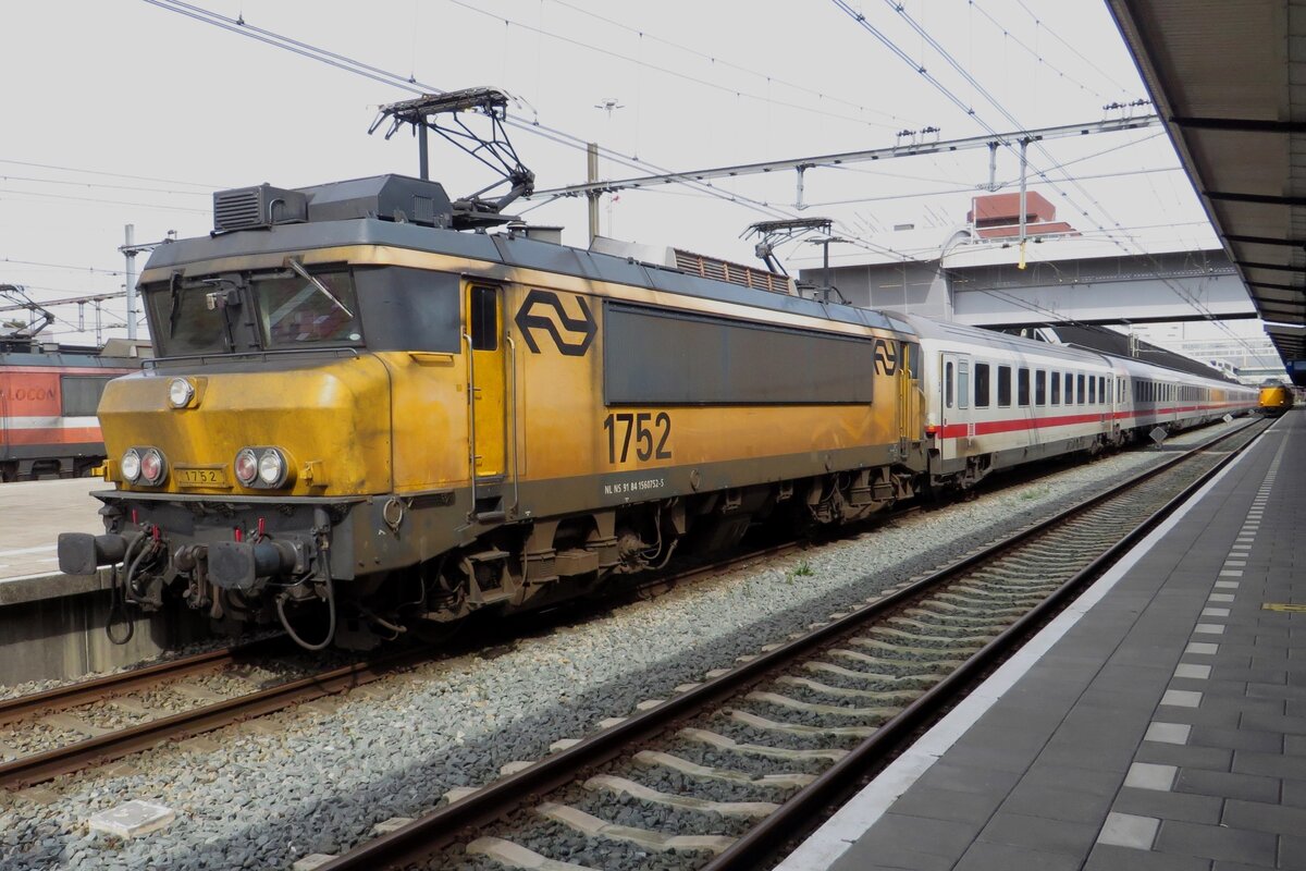 Am 27 April 2023 treft NS 1752 mit der IC-Berlijn nach Amsterdam in Amersfoort ein.