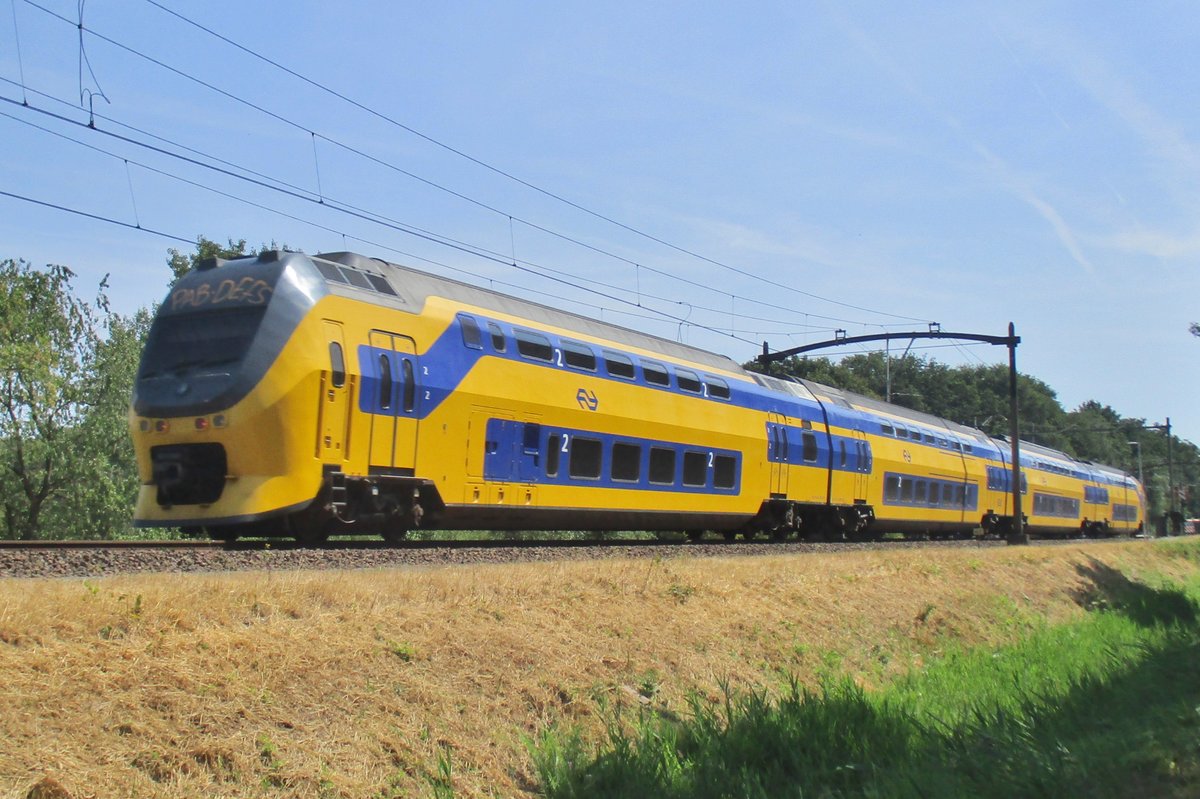 Am 27 Juli 2018 passiert NS 9520 Tilburg Oude Warande. 