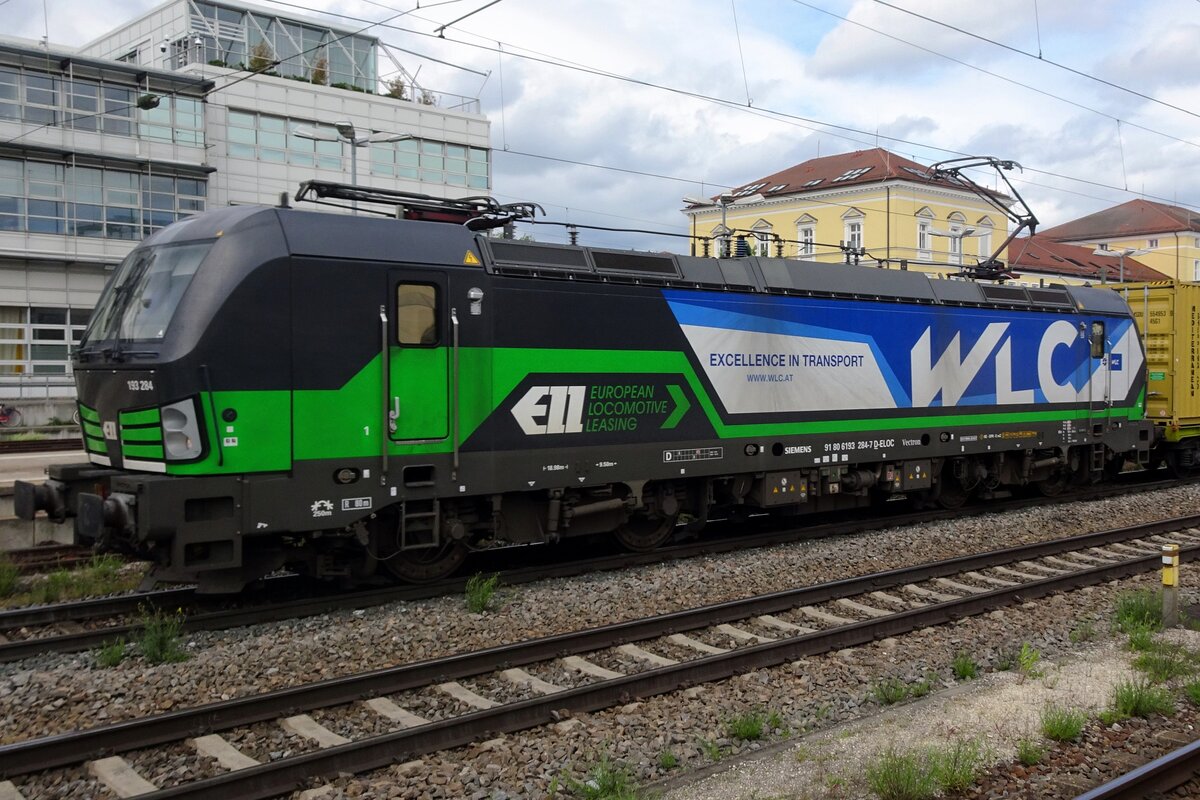 Am 27 Mai 2022 besucht WLC 193 824 samt Containerzug Regensburg auf den weg Richtung Nürnberg.