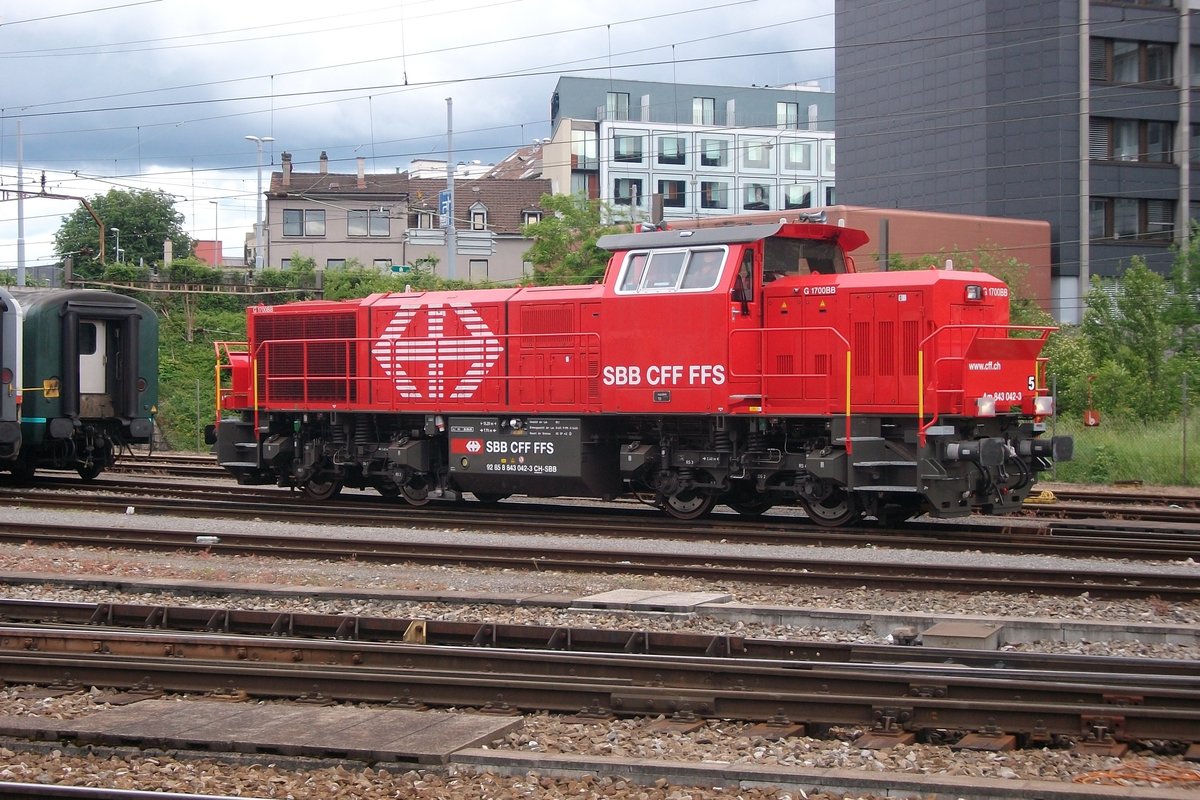 Am 29 Juni 2013 steht Am 843 042 in Basel SBB.