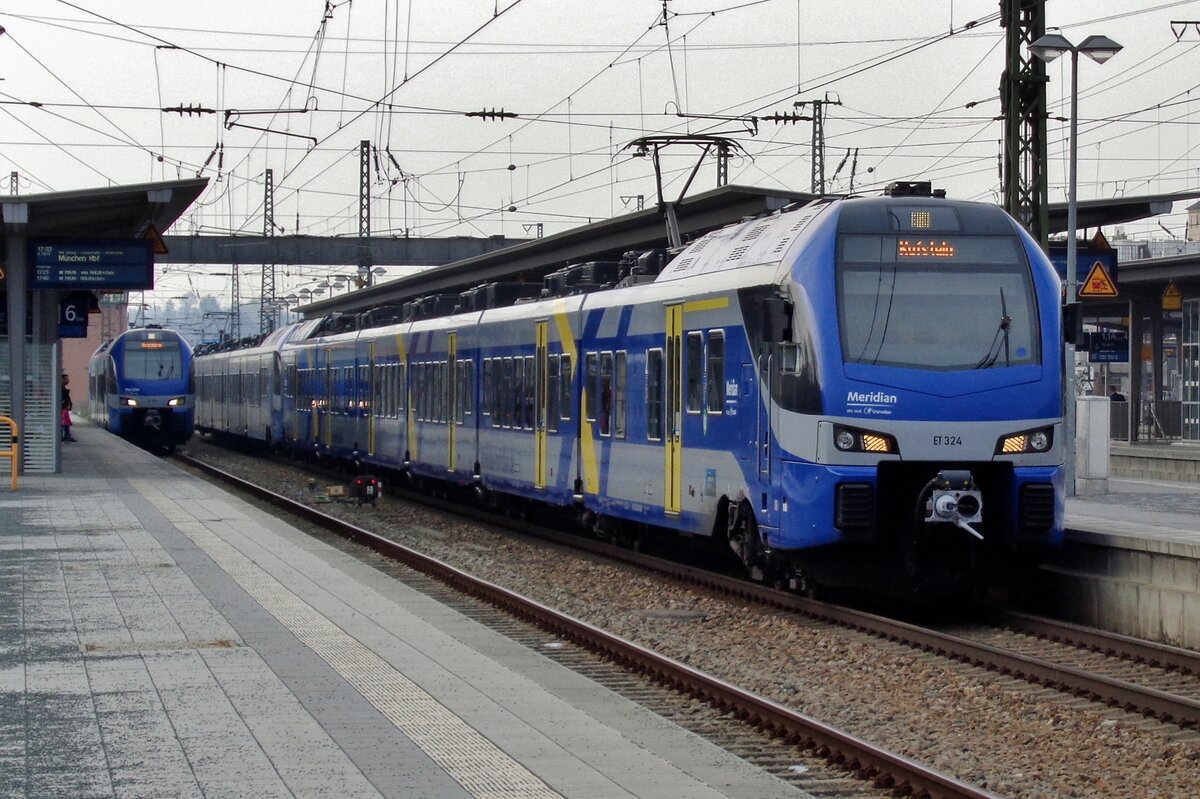 Am 3 April 2017 steht Meridian ET 324 in Rosenheim.