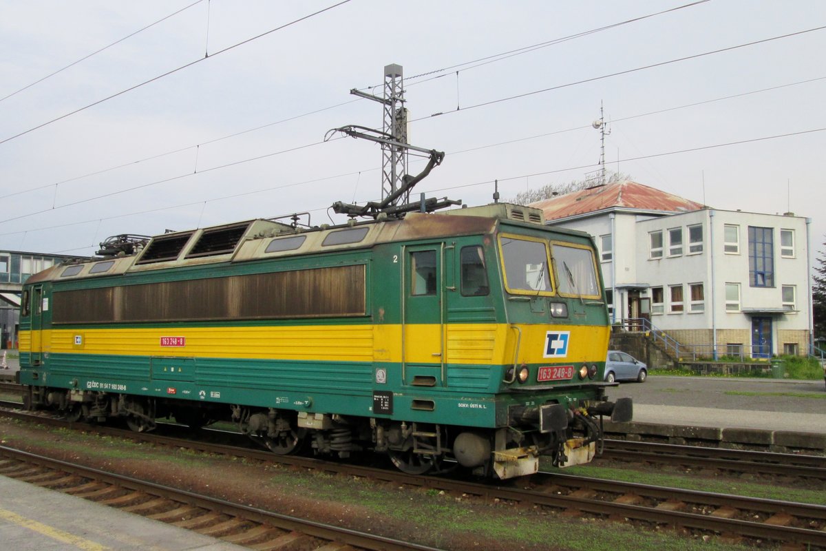 Am 3 Juni 2016 lauft 163 248 -noch in Altlack- um in Ostrava hl.n.