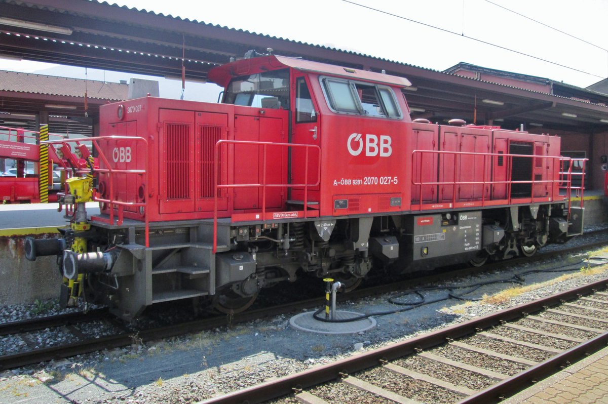 Am 5 Juni 2016 steht 2070 027 in Innsbruck Hbf.