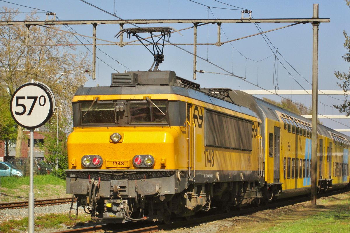 Am 9 April 2015 verlässt NS 1748 Wijchen.