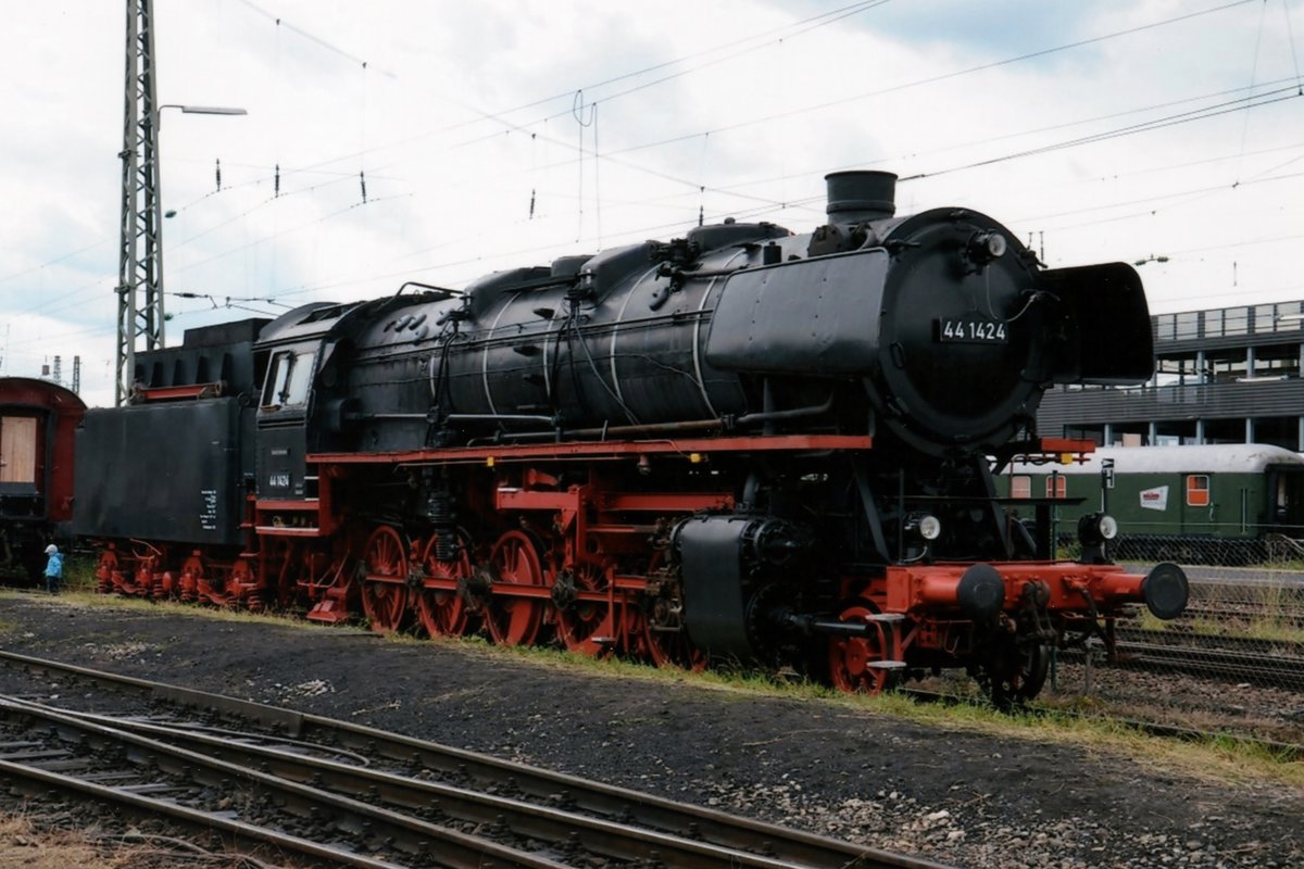 Am 9 Juni 2009 steht 44 1424 ins BEM Nördlingen. 