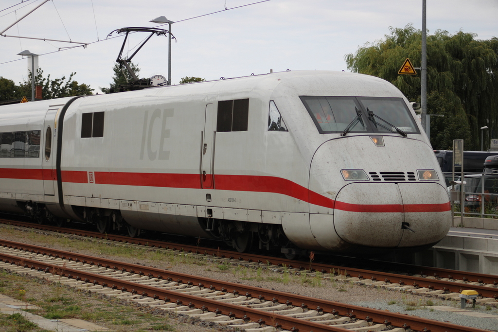 Am Nachmittag des 27.07.2024 stand 402 029-3 in Warnemünde.