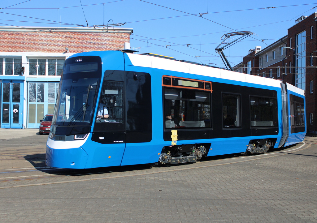 Am Nachmittag des 28.03.2025 traute sich die Neue Tina auf dem Gelände der Rostocker Straßenbahn AG raus.