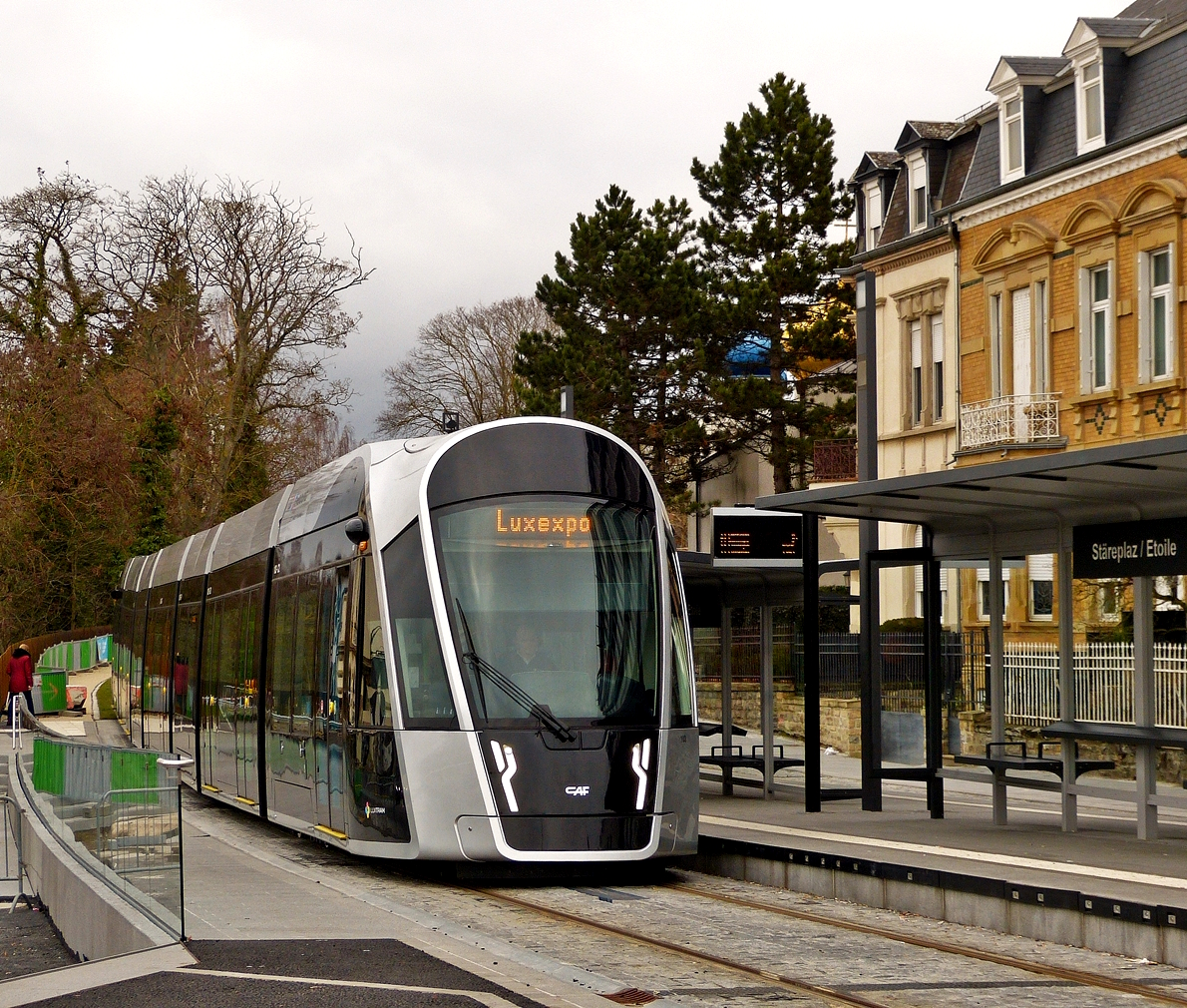 An der Haltestelle Stäreplaz/Étoile ist z.Z. Schluss für die luxemburgische Straßenbahn. 04.01.2019 (Hans) 