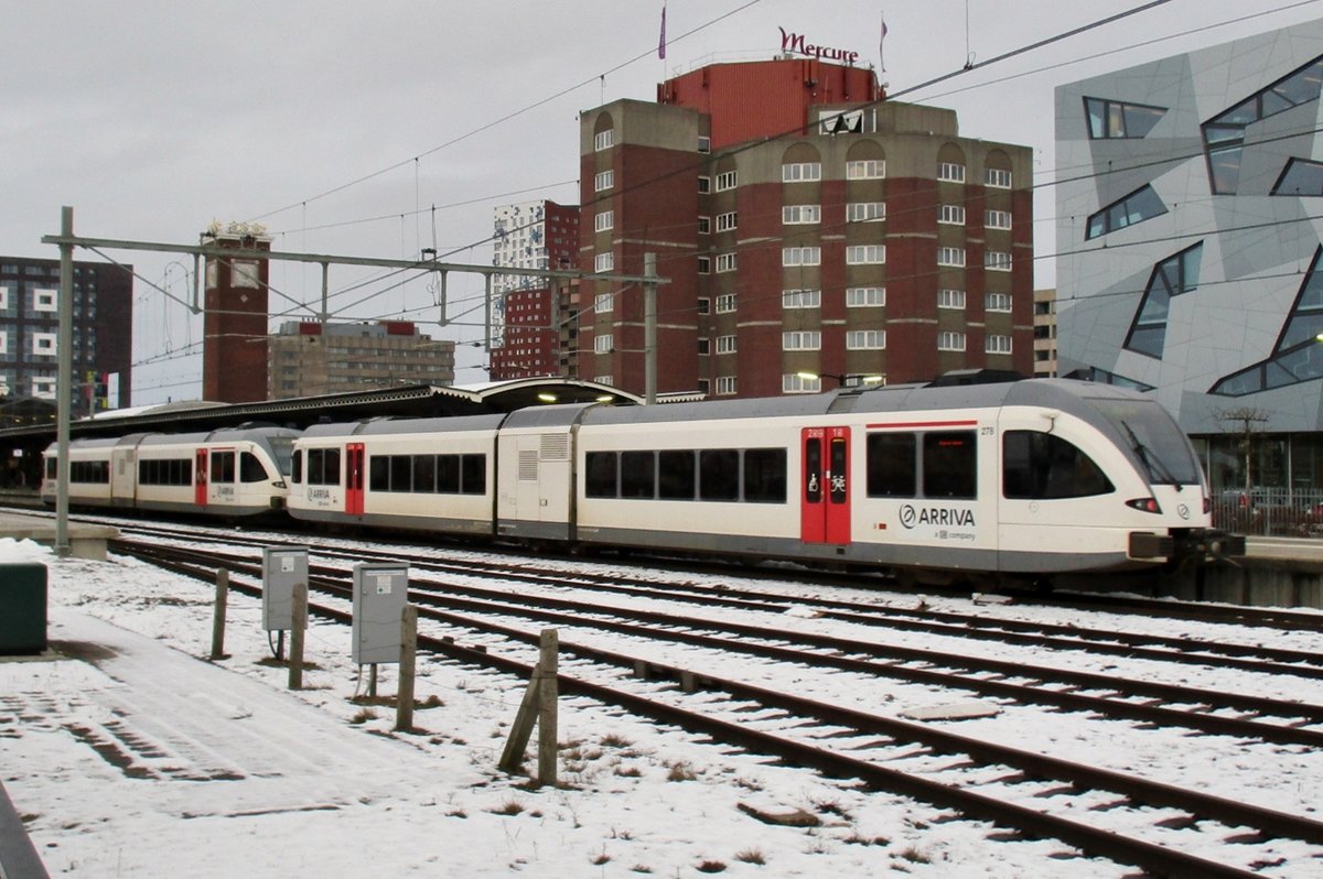 Arriva 278 steht in verschneeten Nijmegen am 13 Jänner 2017.