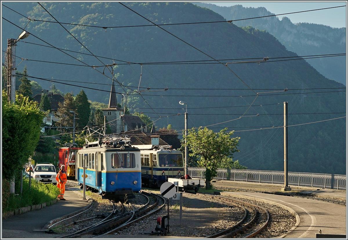 Auf der Fahrt von Montreux zu den Rochers des Naye trifft man immer wieder auf die  Bhe 2/4, doch meist sind sie abgebügelt...
Um so grösser die Freude, als ich in Glion neben dem Bhe 2/4 203 den fahrbereiten Bhe 2/4 207 entdeckte. 28. Juni 2016