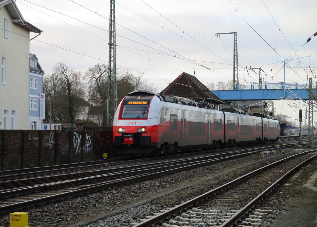 Ausfahrt aus Bergen/Rügen für den ODEG 4746 051,als RE Stralsund-Binz,am 16.Januar 2020.