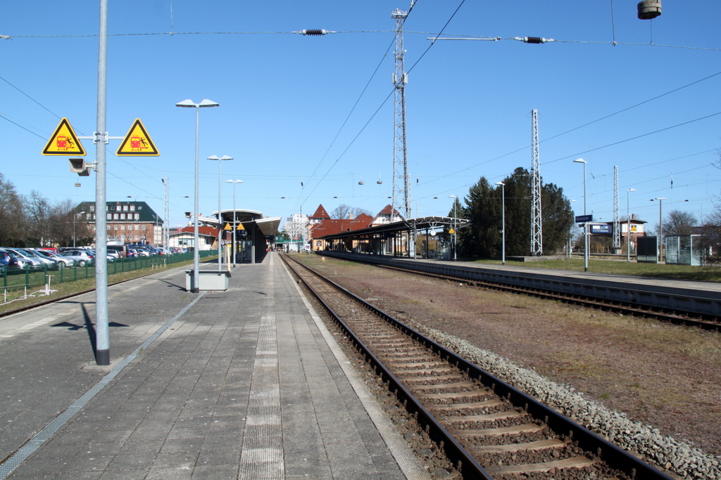 Bahnhof Warnem�nde am 04.04.2015 ab Oktober 2015 wird dann zwischen Warnem�nde Werft und Warnem�nde SEV gefahren.