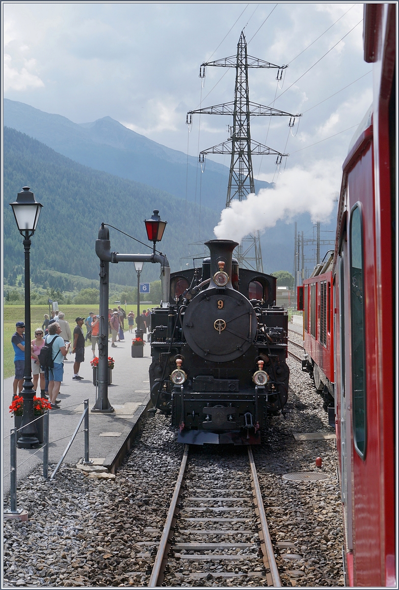 Bei der Ankunft in Oberwald mit dem Personenzug 241 zeigt sich mir die DFB HG 3/4 N° 9 welche ihrem Dampfzug 154 auf die Abfahrt wartet.

31. August 2019