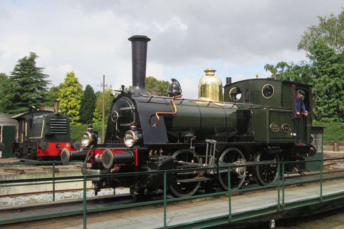 BELLO 7742 von der SHM steht am 6 September 2015 als gastlok auf die Drehscheibe von der VSM in Beekbergen.